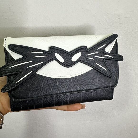Women's Fold over ‎ Wallet Rectangle Nightmare Before Christmas Jacks Bat Bowtie - Picture 1 of 7